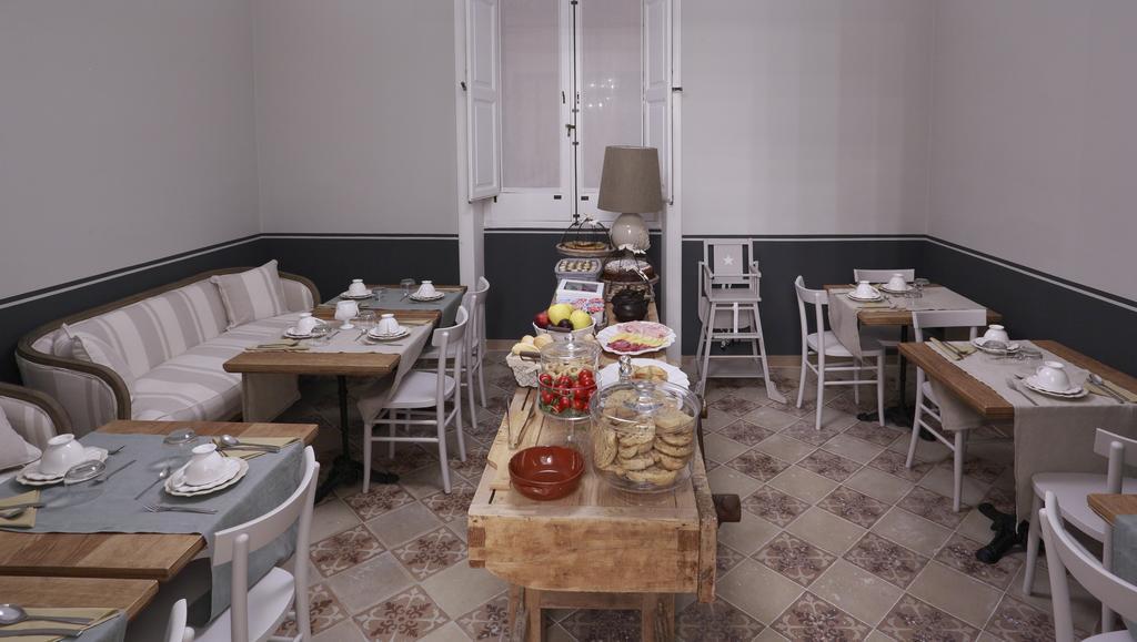 Santa Marta Suites & Apartments Lecce Oda fotoğraf